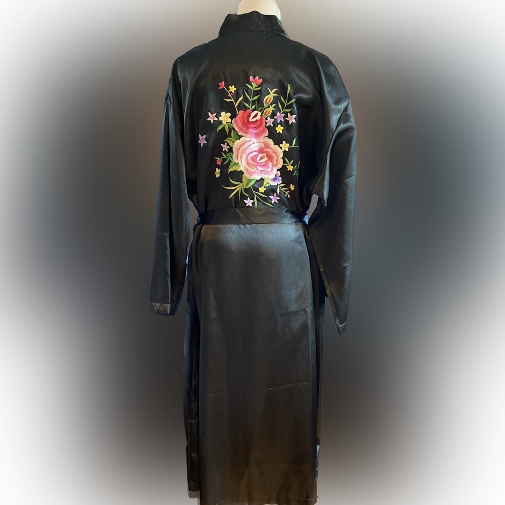Bloomingdale’s Silky Embroidered Robe (OS)